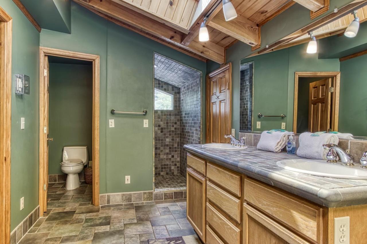 Mountain Lake Lodge, Hot Tub, Theater Room, 1089 Free Tickets Each Paid Day, Dollywood And More Sevierville Exterior photo